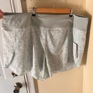 Athleta Run With It Shorts 3.5”